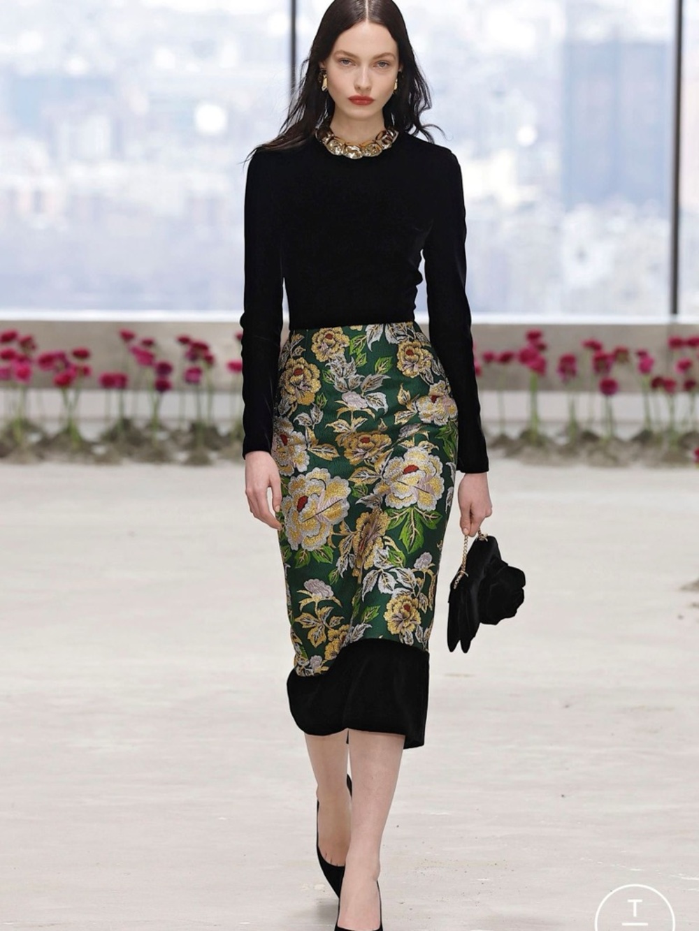 Elegant Black and gold Floral Jacquard Pencil Skirt- very D&G vibe